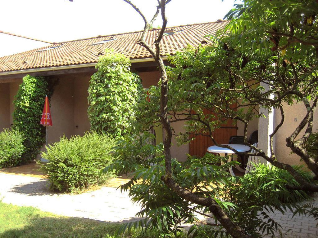 Les Cigalous Hotel Salavas Bagian luar foto