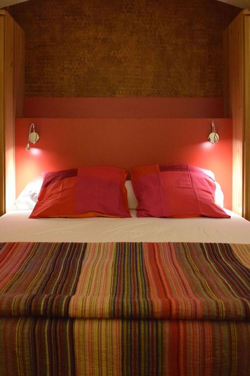 Les Cigalous Hotel Salavas Bagian luar foto